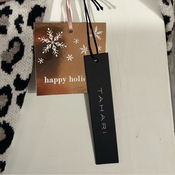{Tahari} Leopard Sleeved Pullover Sweater - Picture 4 of 4